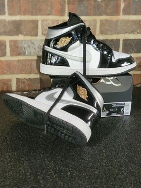 Nike Air Jordan 1 Mid SE "Black/White/Metallic Silver/Metallic Gold" Wmns 9.5